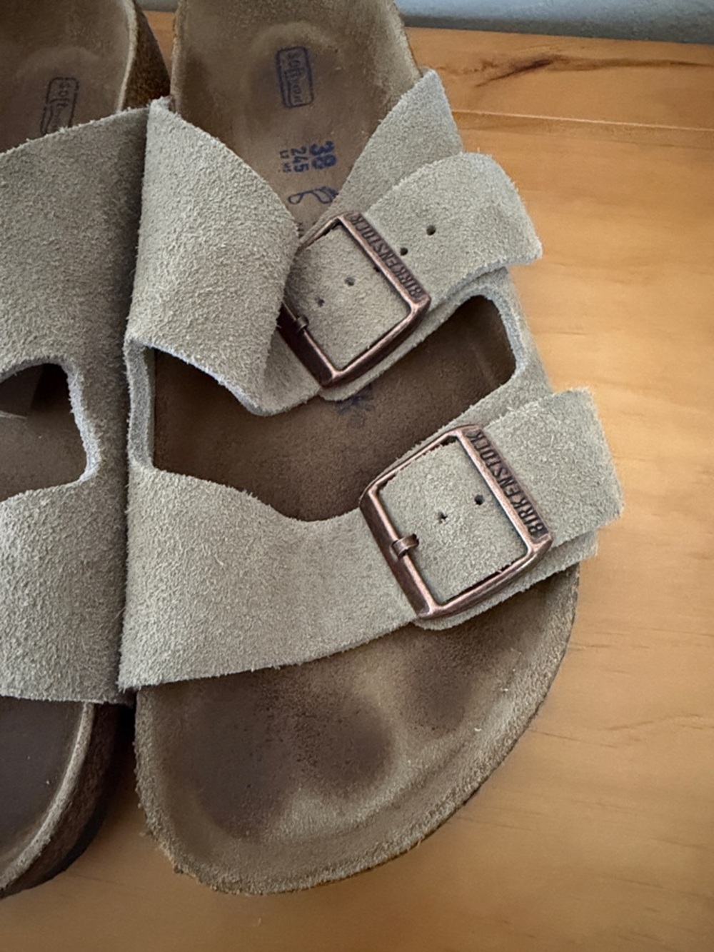 Birkenstock Arizona Suede Soft Footbed Sandals. 38. - Picture 4 of 10